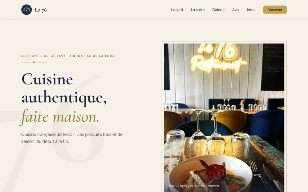 Page d'accueil du site du restaurant Le 76, aux Ponts-de-Cé : accroche « Cuisine authentique, faite maison » et photo de salle.